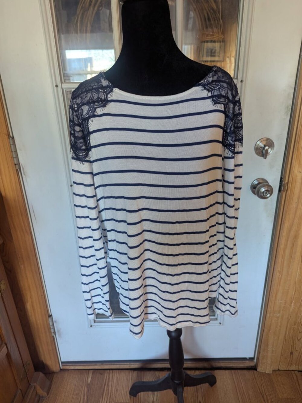 Top Blue & White Chico's size 2 Large long sleeve
